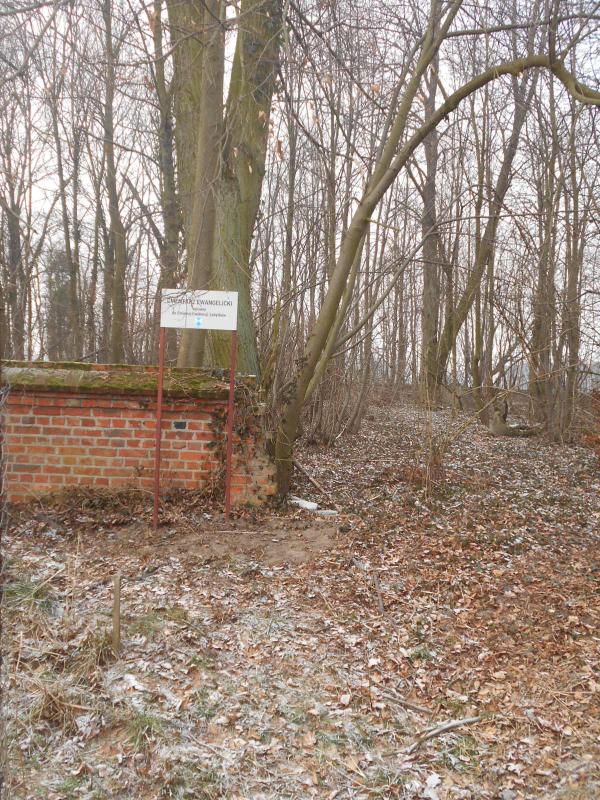 Cmentarz ewangelicki w Łaznowskiej Woli.