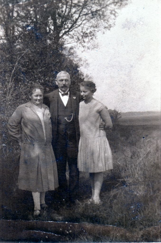 Margarete Götze z rodzicami rok 1925
